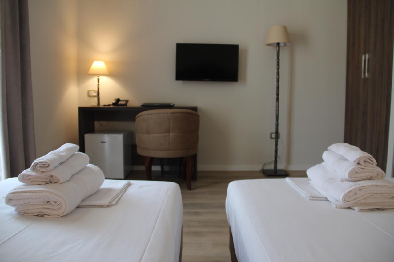 Hotel Hermes ティラナ エクステリア 写真